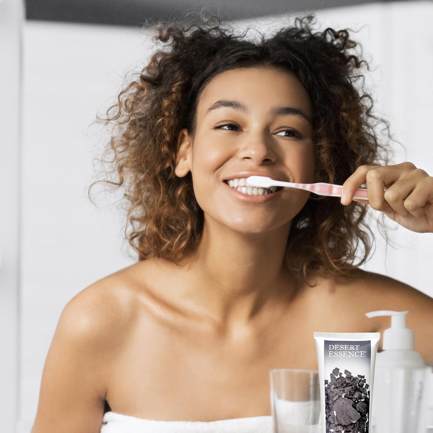 DESERT ESSENCE ACTIVATED CHARCOAL TOOTHPASTE - FRESH MINT 176G